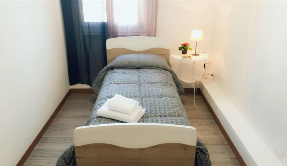 Single Room, Shared Bathroom photo 1