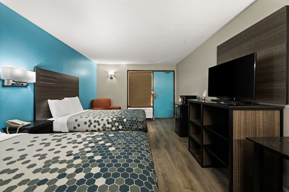 Standard Room, 2 Double Beds, Non Smoking - Photo 1