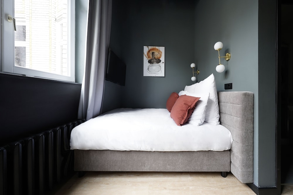 Medium Room photo 3