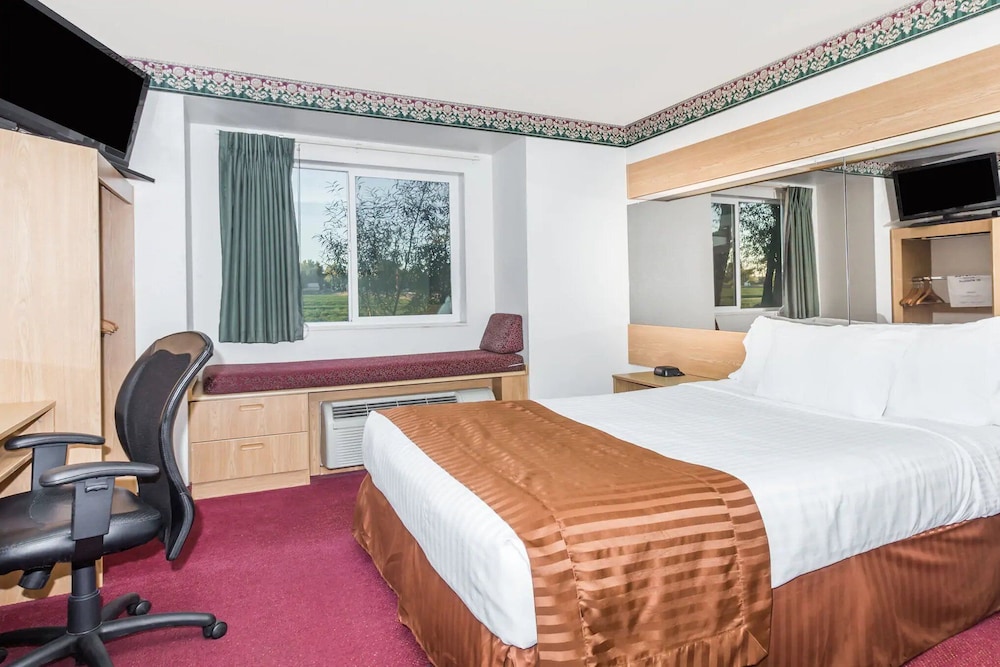 Suite, 1 King Bed With Sofa Bed, Non Smoking (Single) photo 2