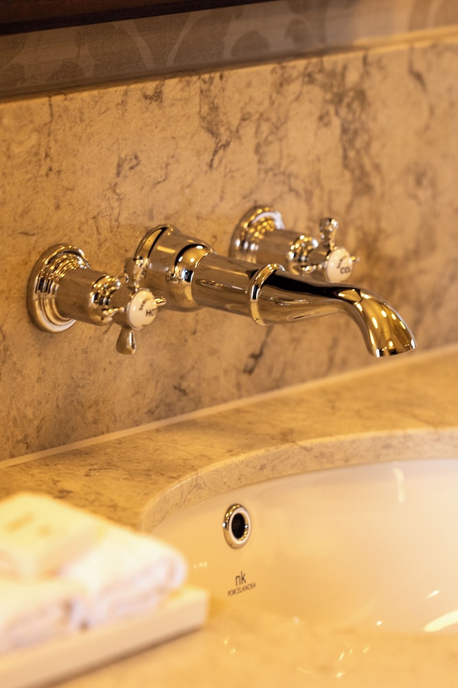 Fairmont Signature Garden Suite - Photo 7