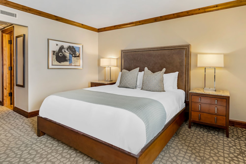 Luxury Interior Room, 1 King - Photo 3