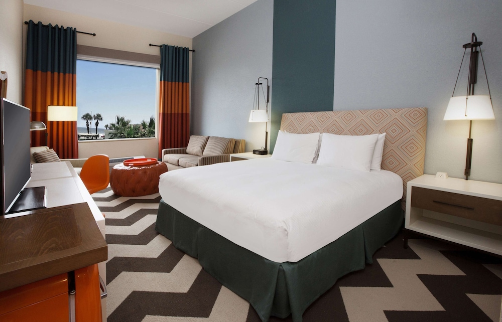 Room, 1 King Bed, Accessible, Bathtub - Photo 3