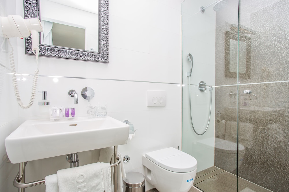 Standard Double or Twin Room, Annex Building - Photo 10
