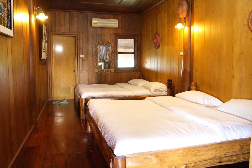 Basic Quadruple Room, 1 Bedroom photo 3
