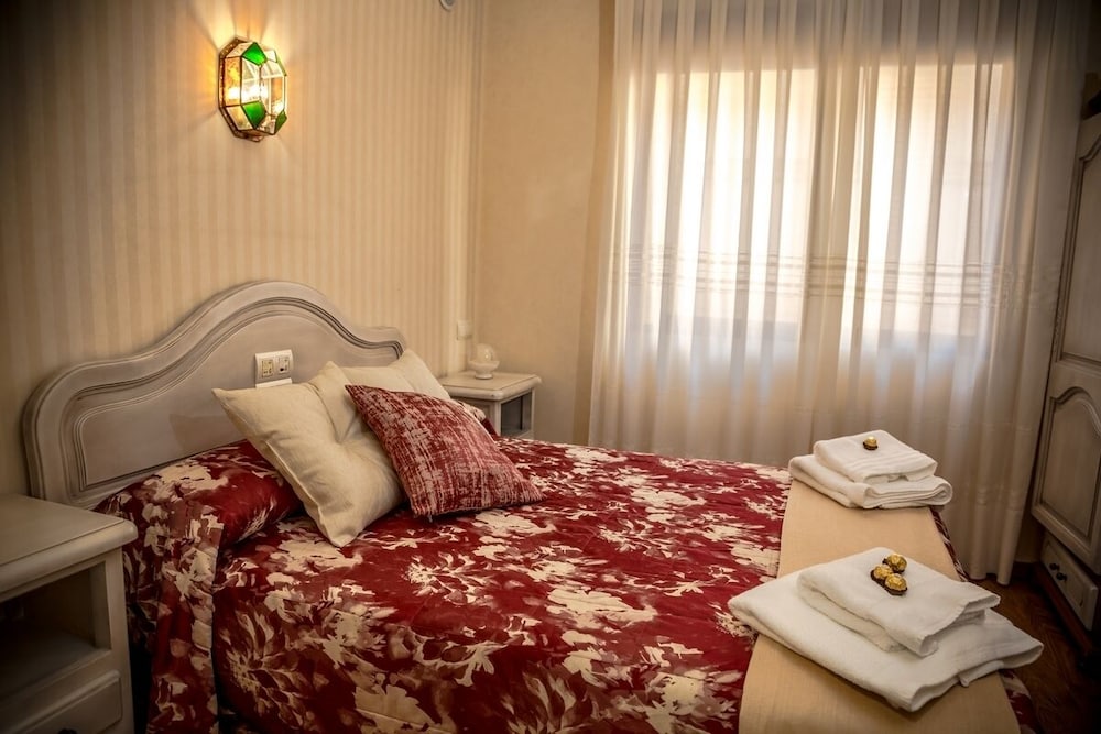 Double Room - Photo 2