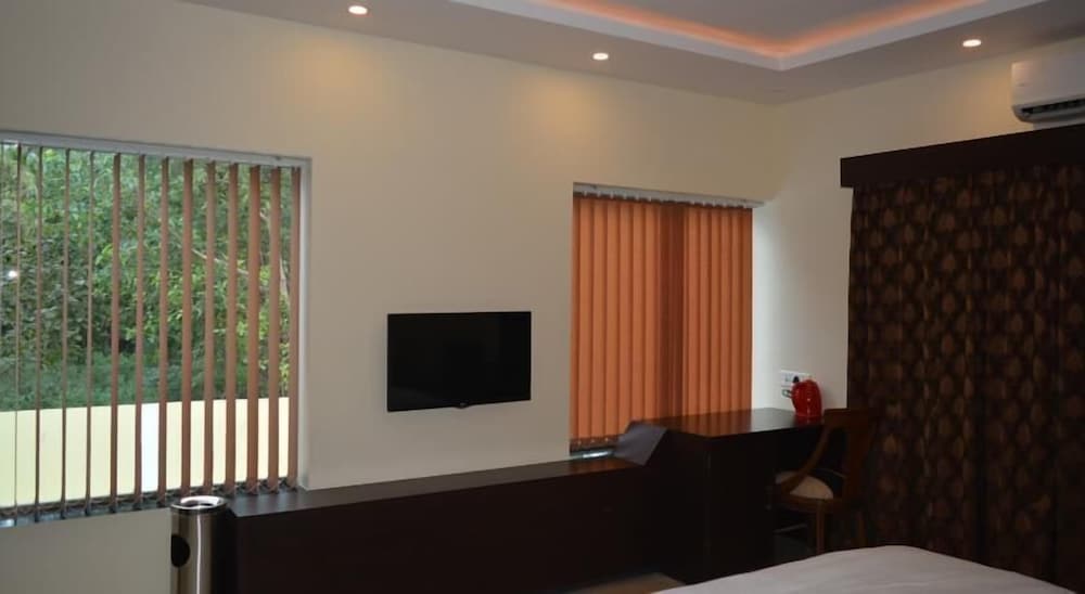 Superior Room, Pool View photo 1