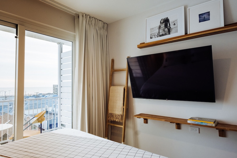 Deluxe Room, 1 King Bed, Terrace photo 3