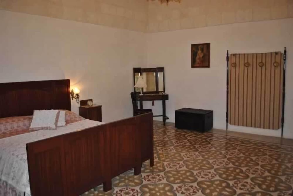 Triple Room (940)