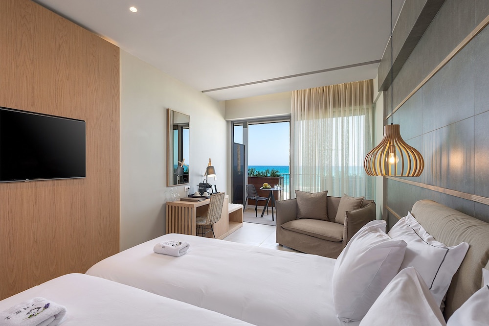Superior Suite, Sea View - Photo 21