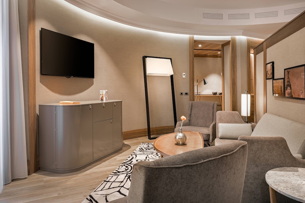 Suite, 1 Bedroom, City View