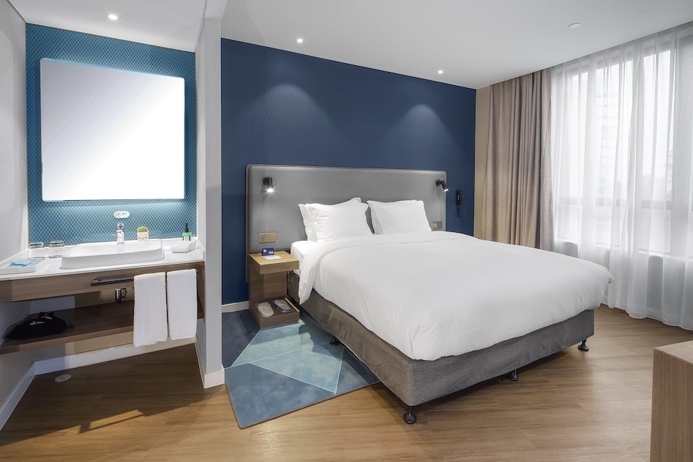 Suite, 1 King Bed (Additional Living Area Top Floor) photo 3