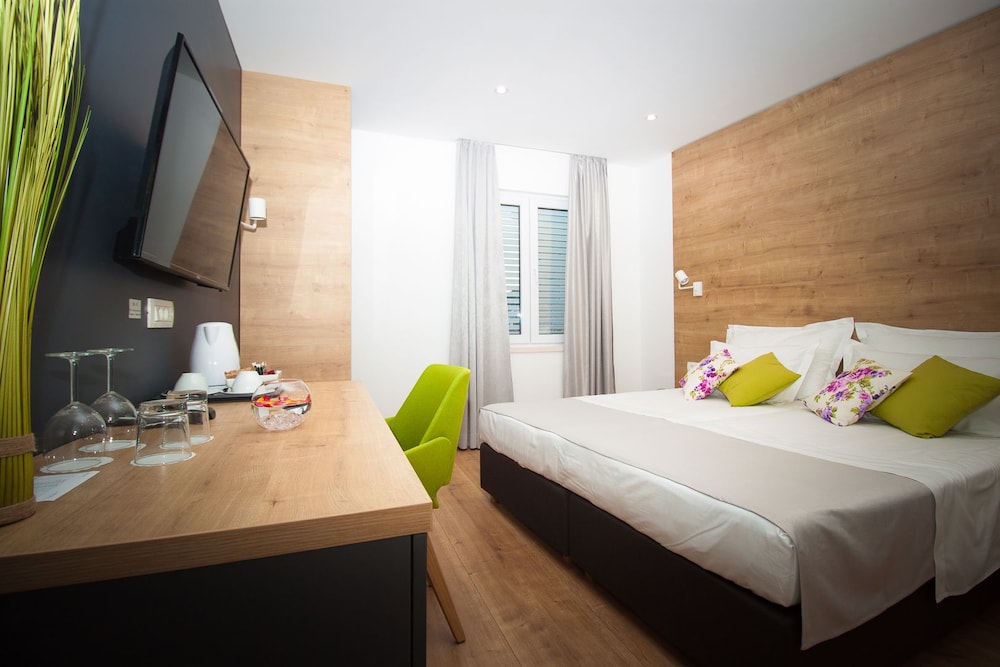 Deluxe Double or Twin Room, 1 Double or 2 Twin Beds, Sea Facing photo 1