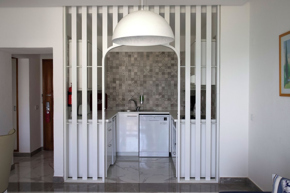 Premier Apartment, 1 Bedroom (Sea or Pool View) - Photo 2