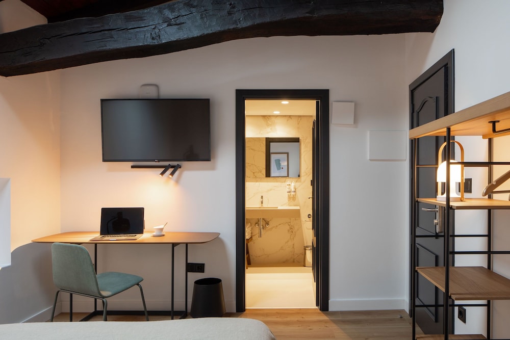 Economy Double Room Single Use - Photo 2