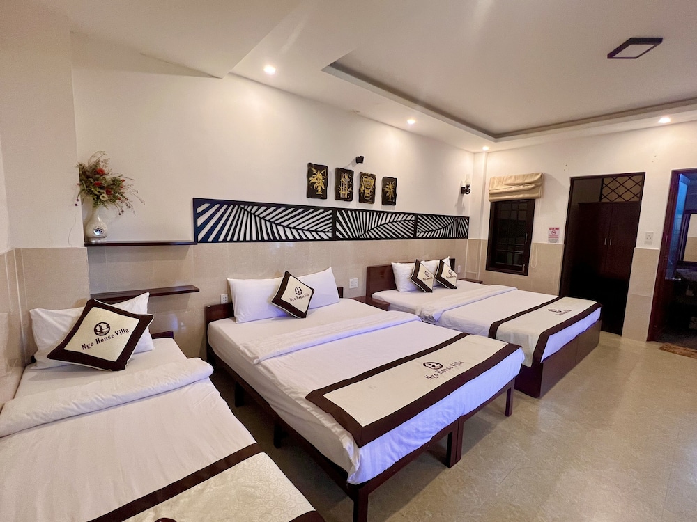 Family Room - Photo 12