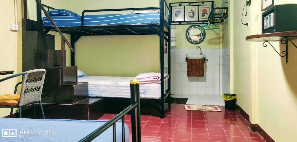Standard Room, Multiple Beds, Private Bathroom photo 2