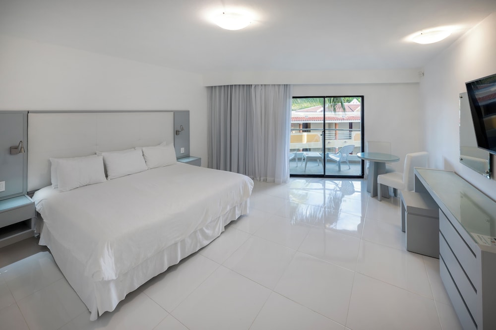Superior Garden, 1 King Bed, Non-Smoking photo 1