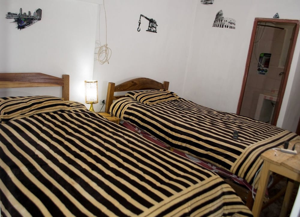 Basic Double Room, 2 Twin Beds, Non Smoking, Private Bathroom photo 2