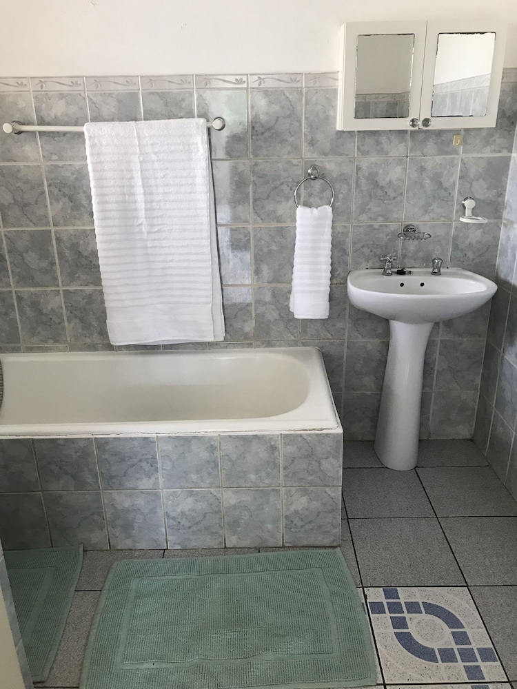 Deluxe Room, Garden View (2 Adult + 1 Child) photo 3