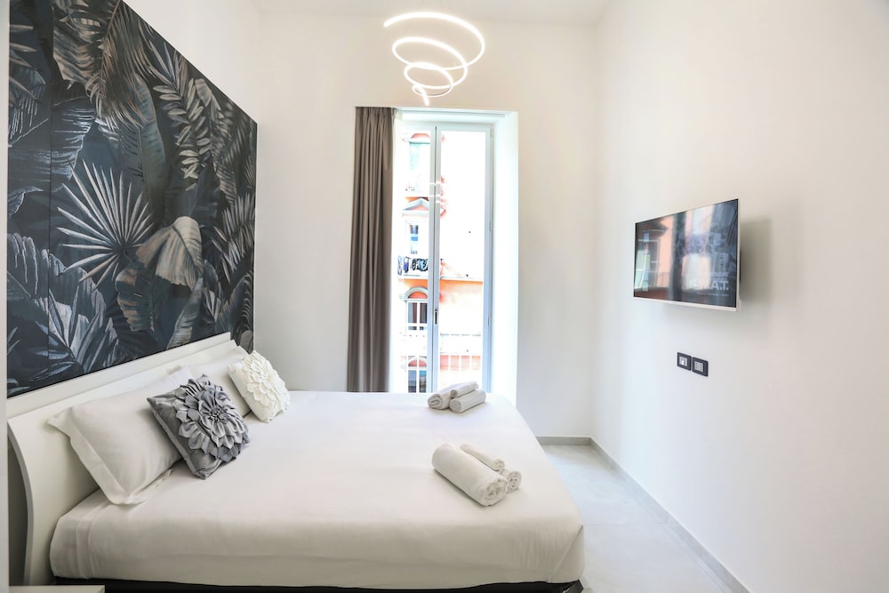 Vomero Room