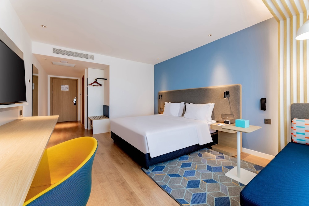 Standard Room, 1 King Bed (Smart Room) photo 1