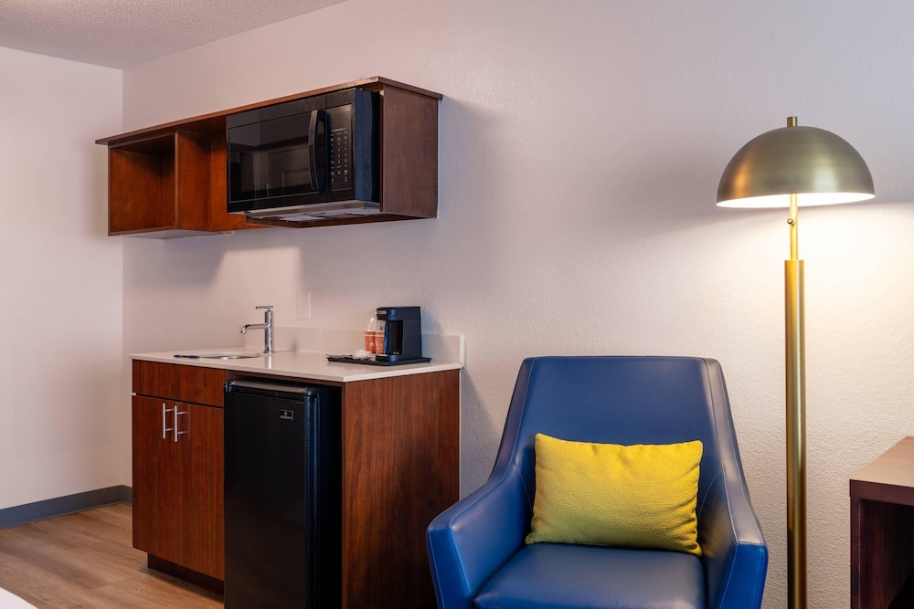 Efficiency, Room, 2 Queen Beds, Non Smoking, Kitchenette - Photo 8