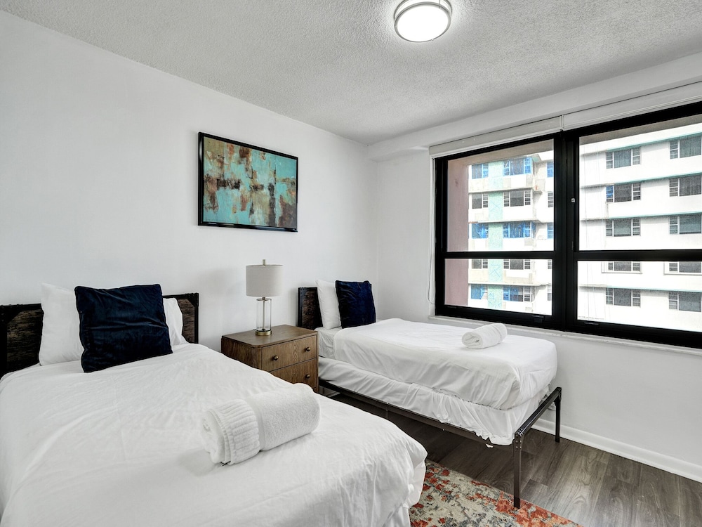 High floor Oceanview condo 1506