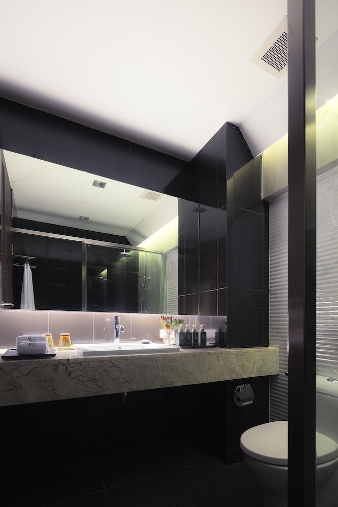 Superior Double Bed/Express Way View photo 2