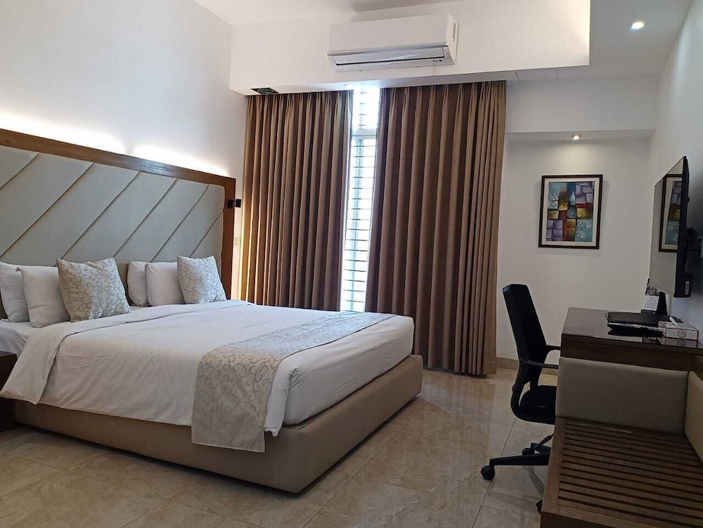 Business Room, 1 King Bed photo 1