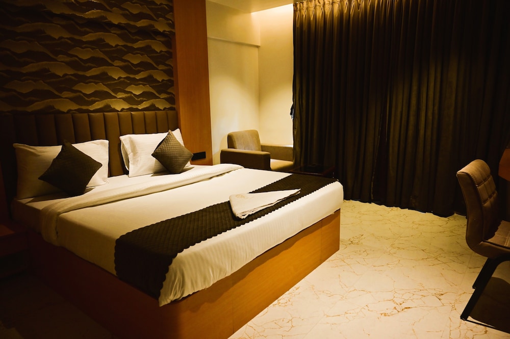 Deluxe Room - Photo 8