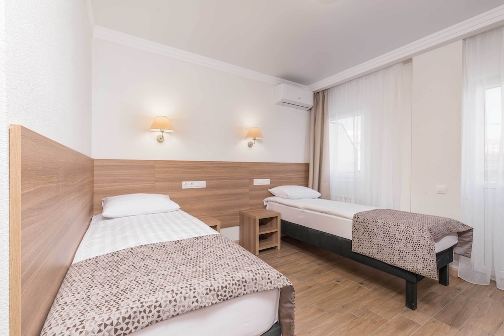 Room, Accessible photo 1