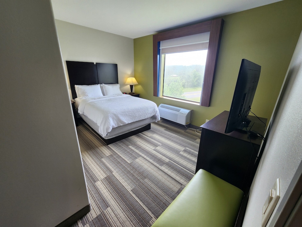 Suite, 1 King Bed with Sofa bed (Addl Living Area) - Photo 2