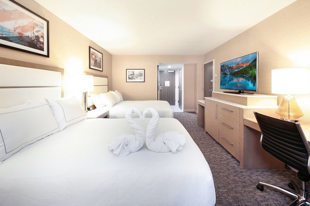 Room, 2 Double Beds, Bathtub - Photo 2