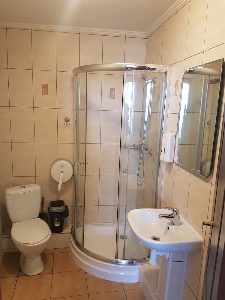 Standard Twin Room - Photo 2