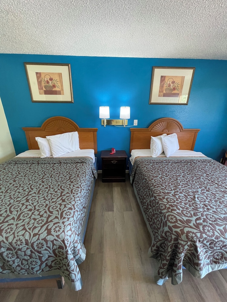 Standard Room, 2 Queen Beds, Non Smoking - Photo 3