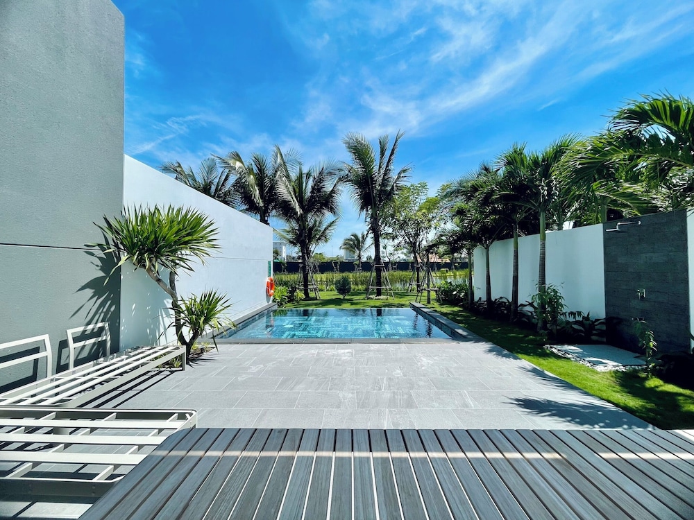 Two Bedroom Riverfront Pool Villa photo 3