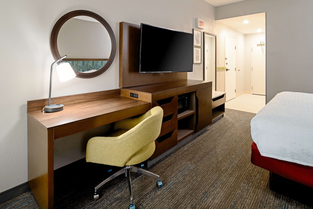 Standard Room, 1 King Bed, Accessible (Mobility Accessible) photo 3