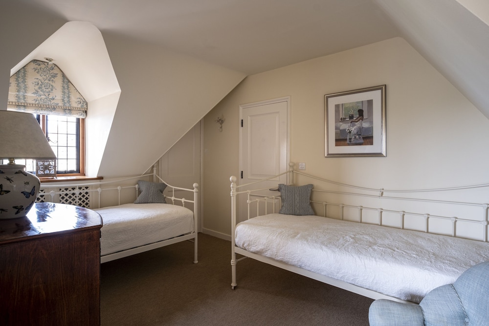 Deluxe Double or Twin Room, Ensuite photo 3