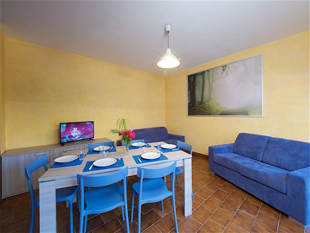 Classic Apartment, 2 Bedrooms photo 2