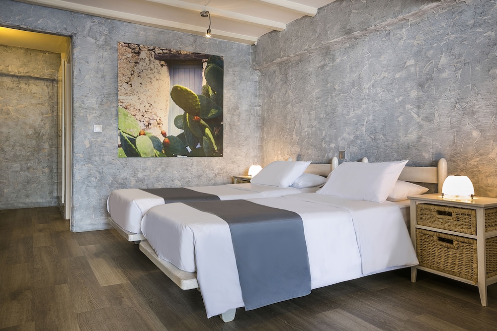 Standard Double or Twin Room photo 3