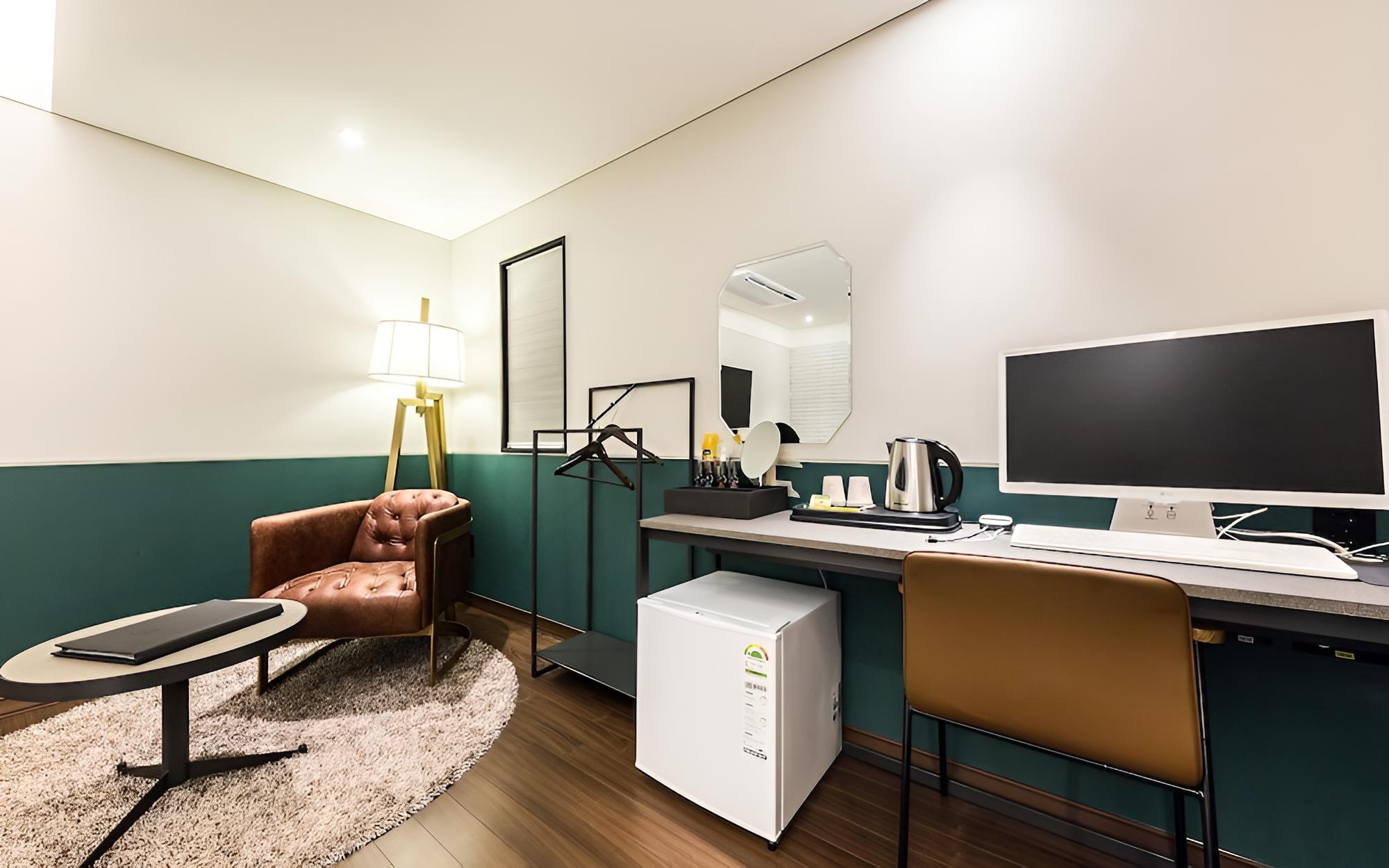 Room (Suite) - Photo 17