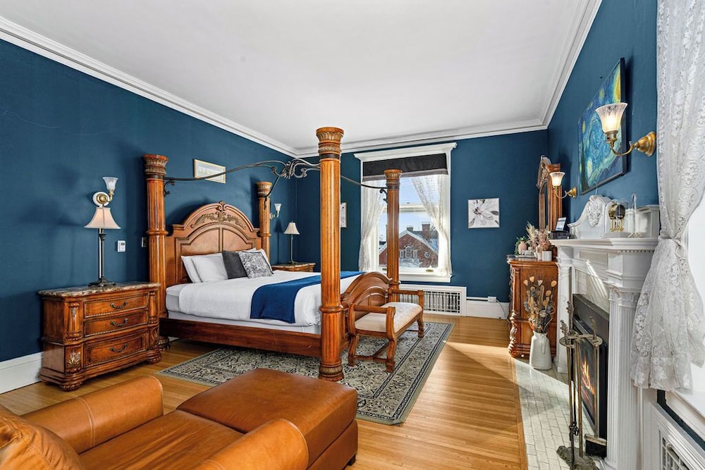 Mary & Josephine Suite