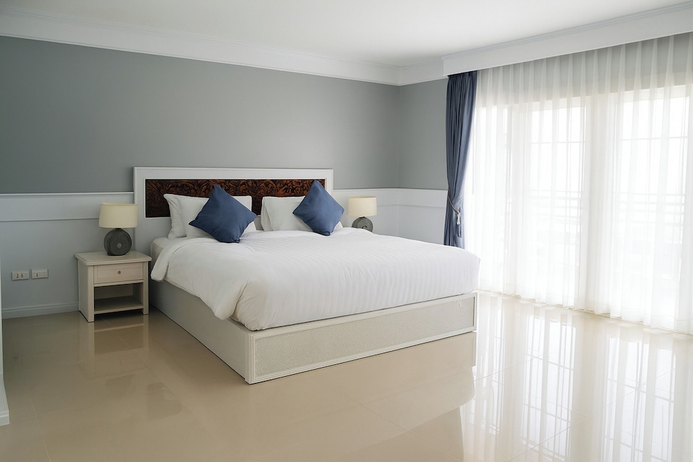 Deluxe Double Room with Balcony - River View