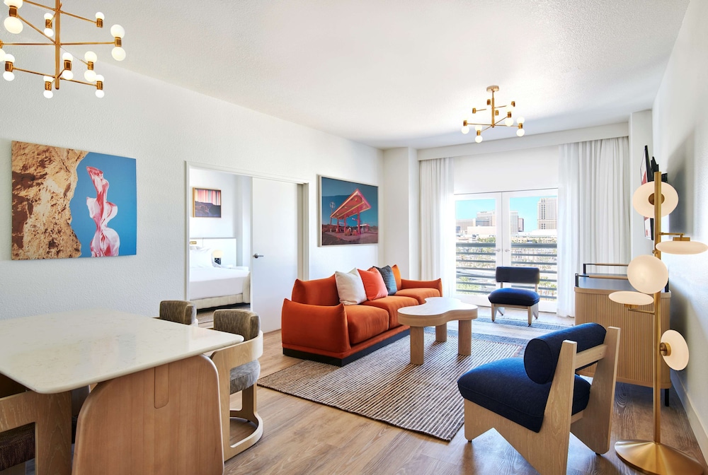 Grand Suite, 1 King Bed (canyon Deluxe Chamber)