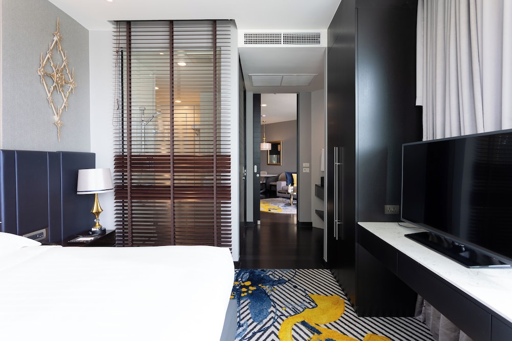 One Bedroom Suite King City View thumbnail 5
