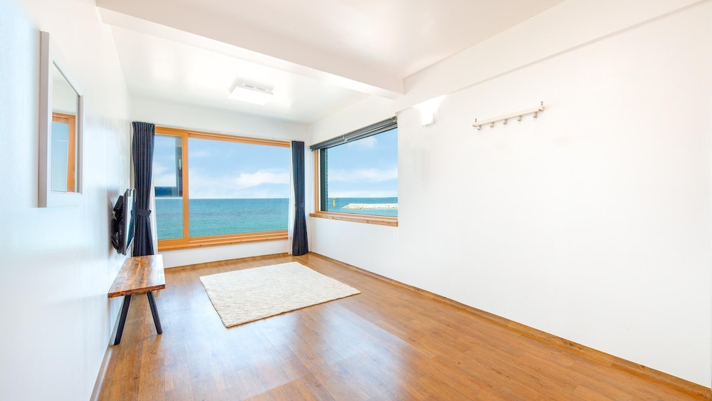 Basic Room, 1 Bedroom (301) - Photo 3