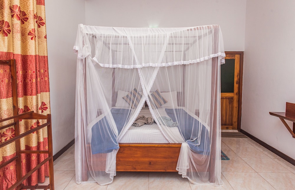 Standard Triple Room, 1 King Bed, Non Smoking, Mountain View photo 1