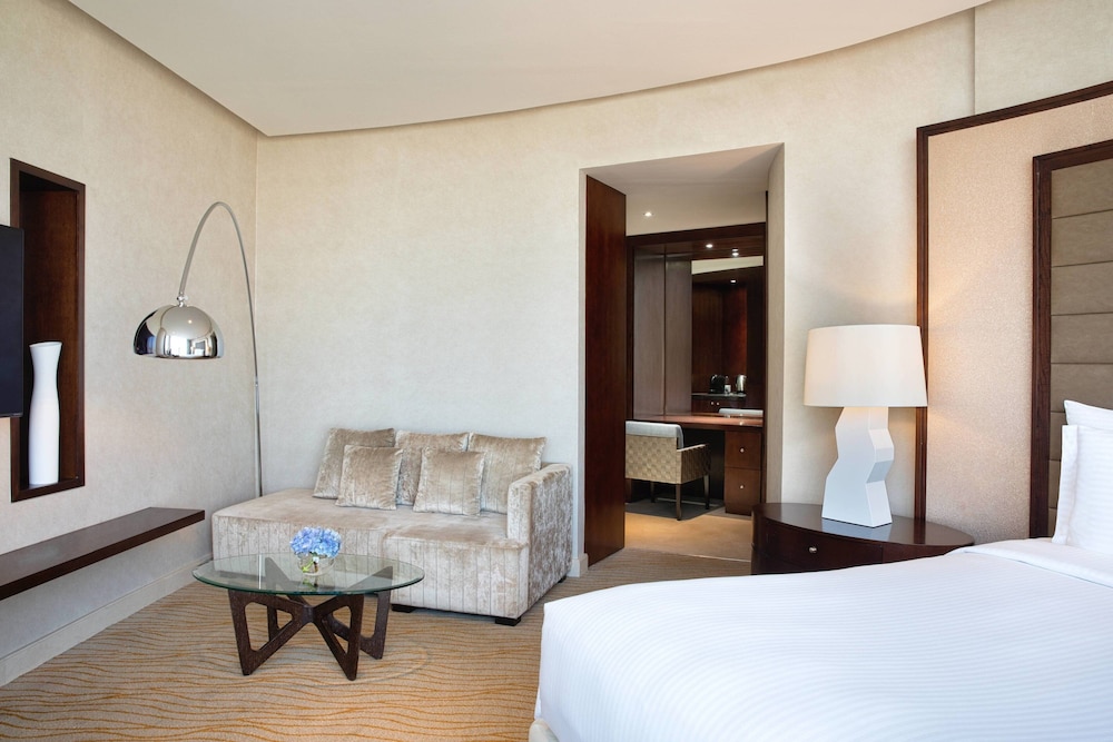 Junior Suite, 1 King Bed, City View - Photo 1