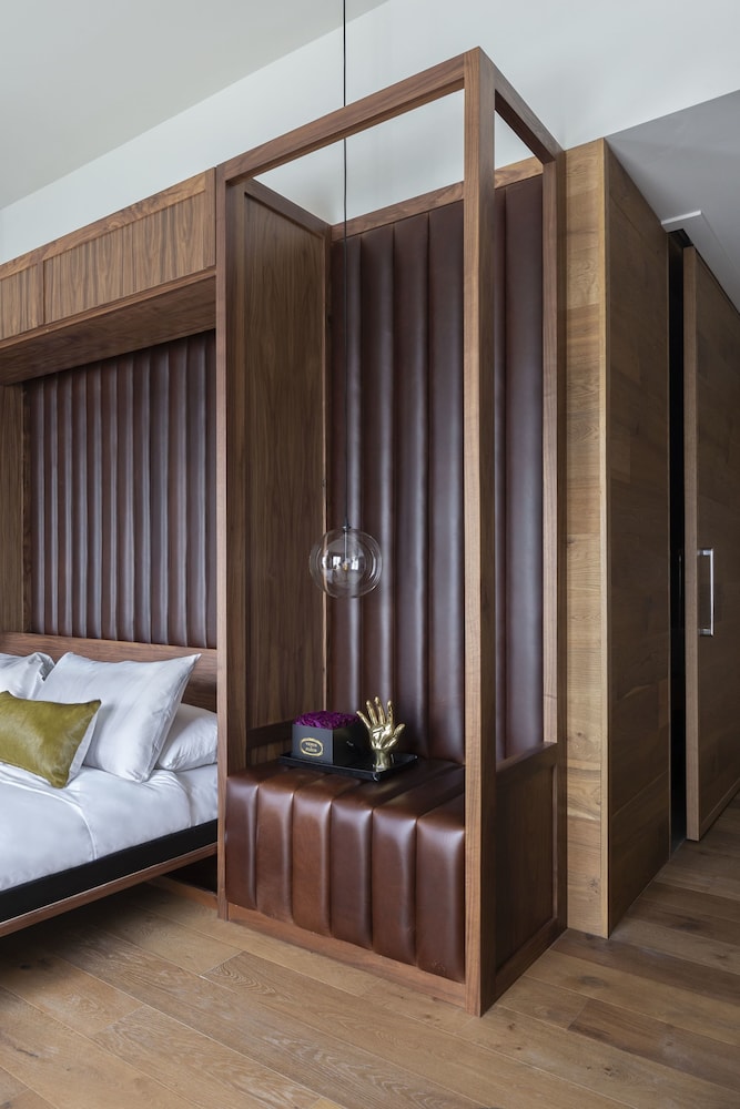 Superior Suite, 1 King Bed, Accessible photo 1